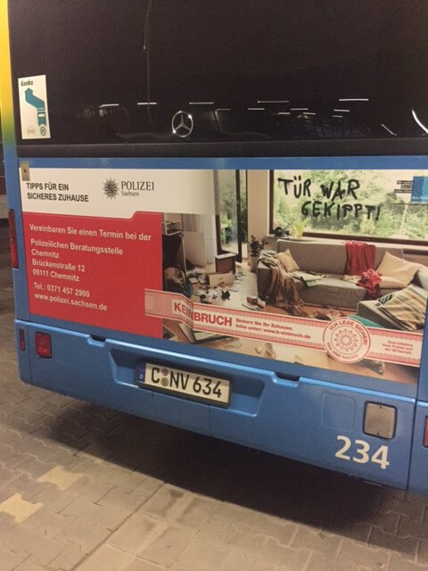 K-EINBRUCH Aufdruck auf einer Bus-Rückseite, Sachsen 2016
