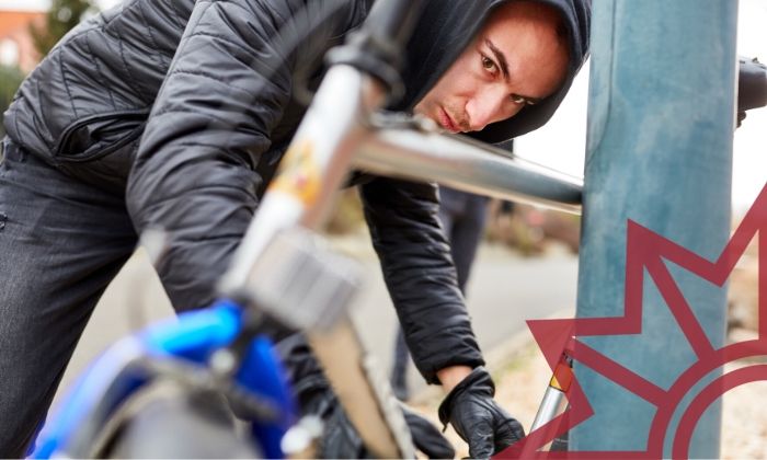 Dieb versucht Fahrrad mit Fahrradschloss zu stehlen.