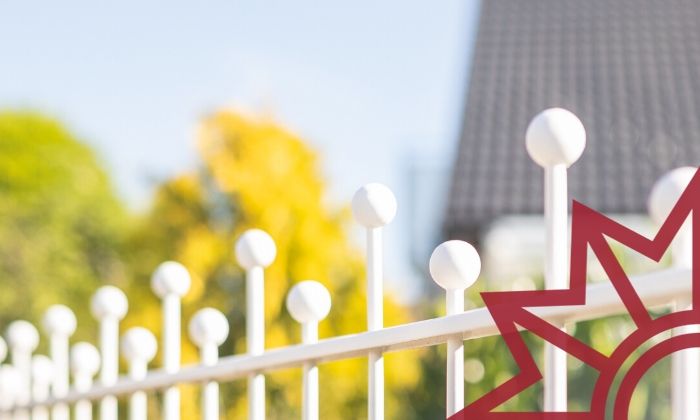 Stabiler Zaun zur Einfriedung des Grundstücks